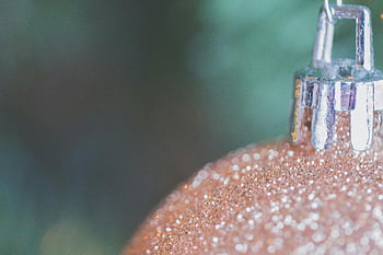 Noel biblo, yakın çekim fotoğrafçılık, altın parıltı, yumuşak bokeh, tatil dekorasyonu, bayram süsü, köpüklü, Noel süsü, ışıltılı, bokeh etkisi, yakın çekim