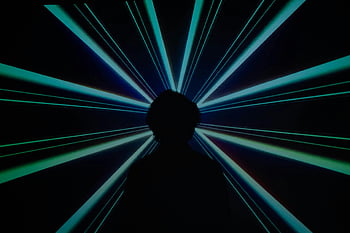 sylwetka, mężczyzna, tunel, Wyświetlacz światła laserowego, dynamiczny, kolorowy, Strugi światła, ciemne tło, Sztuka abstrakcyjna, nocna scena, efekty wizualne