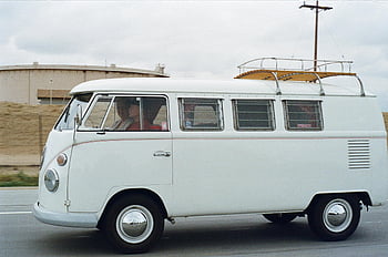 volkswagen t2, Bílý táborník, klasické dodávky, výlet, dva lidé, řízení, nostalgie, ročník vozidla, obytný automobil, silnice, cestovat