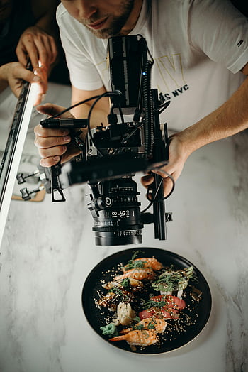 fotografování potravin, gurmánské jídlo, špičkový fotoaparát, nad výstřelem, Muž, který pořizuje video, profesionální fotograf, potraviny videografie, Kulinářské fotografie, zachycení jídla, prezentace potravin, kamerového vybavení