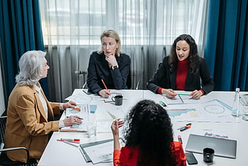 iş kadını, ofis toplantısı, Profesyonel Kadınlar, iş planları, Üretken Toplantı, ofis ortamı, iş tartışması, iş kadınları, profesyonel kıyafetler, Ofis masası, İşletme Belgeleri