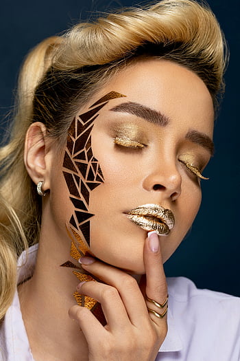 gouden make -up, Geometrische gezichtskunst, studio portret, glinsterende make -up, vrouw, gezicht kunst, gouden lippenstift, ingewikkelde make -up, model-, studio opname, portret fotografie