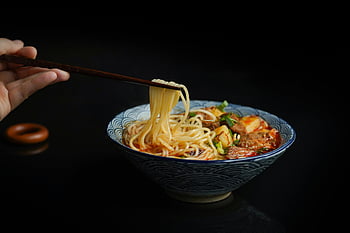 vařené ramen, Asijská nudlová polévka, zelenina, maso, tyčinky, zalévání, detail, miska, nudle, polévka, asijská kuchyně