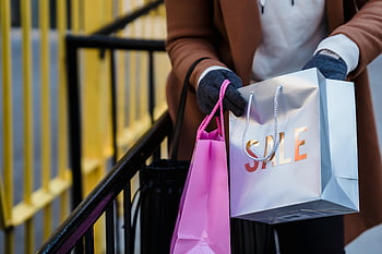 nákupní tašky, Prodej města, Moderní městský životní styl, stylová žena, jarní ulice, bez tváře, městské módy, Nákupní životní styl, Městská móda, jarní móda, prodej nakupování