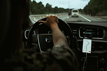 คนขับรถ, รถ, สมาร์ทโฟน GPS, การตกแต่งภายในรถยนต์สมัยใหม่, การนำทางบนทางหลวง, มาร์ทโฟน, การออกแบบตกแต่งภายในรถยนต์, ระบบนำทาง Gps, ทางหลวง, พาหนะ
