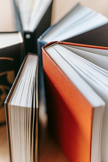 bøger, indbundne bøger, Farverige covers, selektiv fokusering, Uddannelsesindhold, stak bøger, blødt fokus, forskellige bøger, læsematerialer, bogreol, litteratur