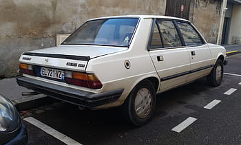 peugeot, 305, 1987, bil, årgang, chalon sur saone, bilskilt, hvit, sedan, utsikt bakover, parkert
