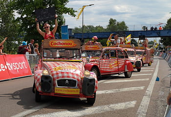 シトロエン、 2cv、 ツール・ド・フランス、 キャラバン、 Cochonou、 シャロンシュールソーヌ、 パレード、 ビンテージカー、 広告、 イベント、 人