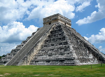 Kő azték piramis, chichen itza piramisa, ősi maja csoda, Mexikó, fenséges piramis, chichen itza, Maja építészet, történelmi helyszín, kőszerkezet, ősi civilizáció, Mexikói nevezetesség