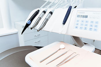 narzędzia stomatologiczne, gabinet dentystyczny, Profesjonalna konfiguracja, Leczenie pacjenta, sprzęt dentystyczny, czyste środowisko, instrumenty stomatologiczne, opieka dentystyczna, higiena dentystyczna, Procedury dentystyczne, Klinika dentystyczna