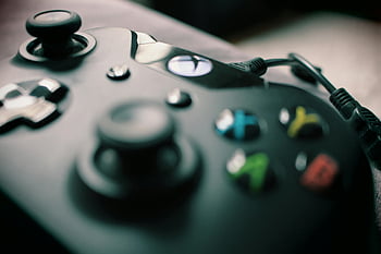 Xbox One, zwarte controller, close-up fotografie, gaming controller, strak ontwerp, kleurrijke knoppen, gedetailleerde weergave, xbox controller, zwarte gamingcontroller, videogamecontroller, gaming -accessoire