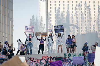 Mezinárodní den žen, protestující ženy, Mexico City, práva a rovnost, městském prostředí, přítomnost ve skupině, držení značek, práva žen, Protestní znamení, posílení postavení žen, feministické hnutí