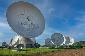 satelitní antény, parabolické antény, antény, televizní antény, televizní anténa, rádiový dalekohled, telekomunikace, technologie, recepce, signály