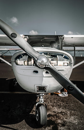 三輪車ギア飛行機、 小型航空機、 プロペラ、 エンジン、 飛行場、 晴天、 閉じる、 駐車中、 航空、 航空機エンジン、 飛行機のプロペラ