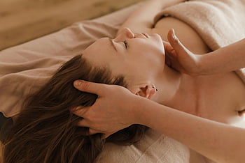 masaj pe față, experiență spa, Masaj relaxant al capului, eliberare de stres, întinerire, Spa senină, facial masaj, Tratament de wellness, Terapie de înfrumusețare, tehnica de relaxare, Terapia spa