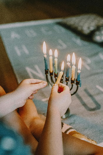 hanukkah, menorah, osvětlení svíčky, dítě, Vnitřní oslava, útulný, Dovolená, židovská tradice, slavnostní, zimní, rodina