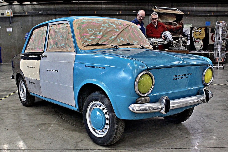 Sedadlo 850, especial, čtyři dveře, Odborné školení, Historické auto, modré a bílé, restaurování automobilů, dílna, vzdělávací vozidlo, klasické auto, Španělsko