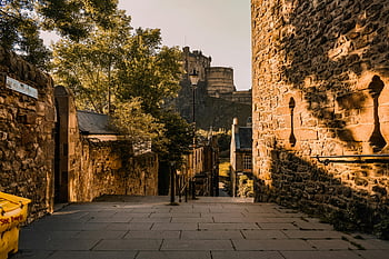edinburgh hrad, Vennel, historická skotská architektura, ulice v edinburgh, Pohled na ulici v Edinburghu, skotský hrad, historické ulice, Historické budovy v Edinburghu, pohled na hrad, Skotské památky, Památky Edinburghu