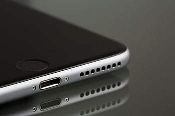우주 회색 iPhone 8, 낙뢰 커넥터, 스피커, 세련된 스마트 폰, 닫다, 반 사면, 아이폰 8, 스마트 폰 세부 사항, 과학 기술, 현대 장치, 사과 제품
