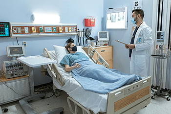 医師、 患者、 病院用ベッド、 病室、 フェイスマスク、 安全性、 医療、 医師;医療従事者、 患者ケア、 医療機器、 病院の環境