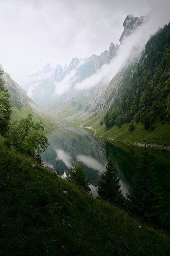 švýcarské jezero, horské krajiny, mlžné hory, reflexní jezero, Tranquil Valley, Švýcarské údolí, horské odraz, Švýcarská příroda, horské scenérie, alpské jezero, švýcarské Alpy