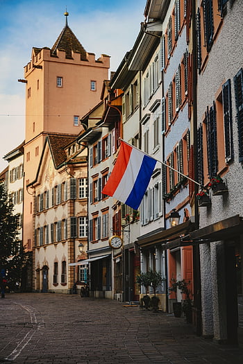 Flagge der Niederlande, Häuser, Gasse, alte Stadt, die Architektur, Fenster, Gebäude, historisch, Flagge, Straße, Bürgersteig
