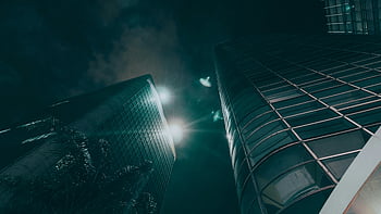 schwarze Gebäude, Beleuchtete Wolkenkratzer, Nachthimmel, städtisches Leben, Stadtbild, moderne Architektur, Nachtfotografie, städtische Skyline, Bauen von Äußeren, Lichter der Stadt, dunkler Himmel