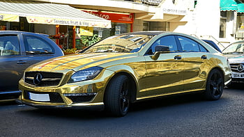 Altın Mercedes-Benz, sedan, şehir Sokağı, kentsel zarafet, park etmiş araba, parıltılı altın, lüks araç, mercedes-benz araba, sokak park yeri, Cityscape, altın araba