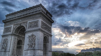 凱旋門、 パリ、 劇的な空、 象徴的なランドマーク、 灰色の空、 夕景、 フランス建築、 歴史的記念碑、 街並み、 旅行先、 フランス