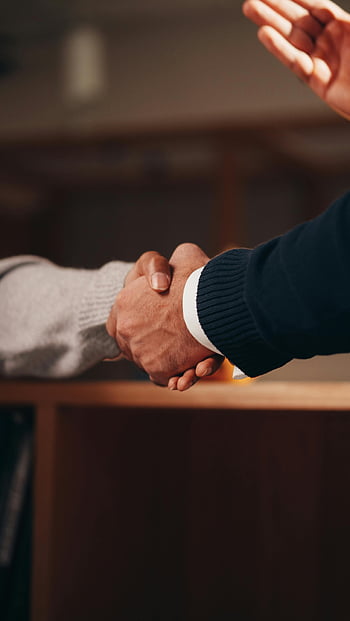 poignée de main, Contrat d'affaire, accord, cadre professionnel, chemise à manches longues noire, chemise à manches longues grises, deux mains, poignée de main professionnelle, poignée de main d'affaires, symbole d'accord, accord professionnel