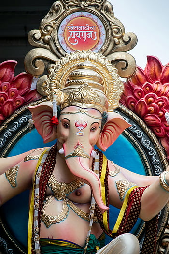 Khetwadi Cha Yuvraj 2024, ganesh idol, Festival Ganesh Chaturthi, mumbai, Indie, Barevný Ganesh, Náboženský festival, hinduistické božstvo, tradiční oslava, zdobený idol, kulturní akce