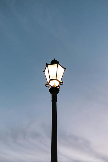 lampione, cielo sereno, cielo serale, Berlino, Germania, lampione classico, lampada illuminata, illuminazione esterna, scenario urbano, scena notturna, luci della città