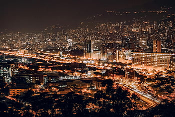 Medellin, Kolumbien, Lichter der Stadt, Nachtsicht, beleuchtete Gebäude, lebendige Nacht, städtische Landschaft, Stadtbild, Nachtfotografie, Stadt in der Nacht, Nachtszene