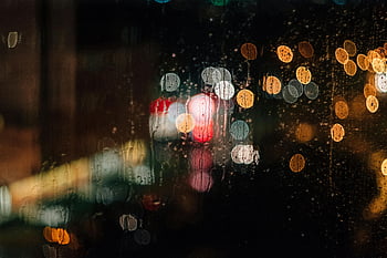 보케 사진, 도시의 불빛, 비오는 밤, 젖은 창, 추상적 인 이미지, 보케 효과, 도시 장면, 밤 사진, 빛의 반사, 물방울, 나뭇잎 빛
