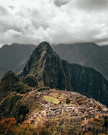 Machu Picchu, bjerglandskab, gamle by, luftfoto, overskyet himmel, Cusco, Peru, inca ruiner, terrasserede marker, huayna picchu, andes bjerge
