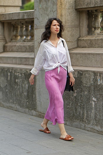 žena, chůze, ulice, chodník, pouliční módy, běžné civilní oblečení, streetwear, móda, městský