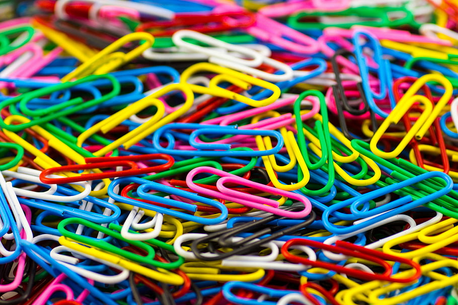 multicolored paper clips, close-up image, vivid assortment, colorful paperclips, pile of paper clips, multicolored clips, office supplies, bright colors, stationery items, paper clip collection, assorted colors