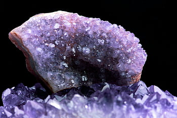 Ametiste cluster, cristalli, Ametista viola, geode, Formazioni di cristallo naturali, avvicinamento, sbalorditivo, minerale, pietra preziosa, quarzo, geode ametista