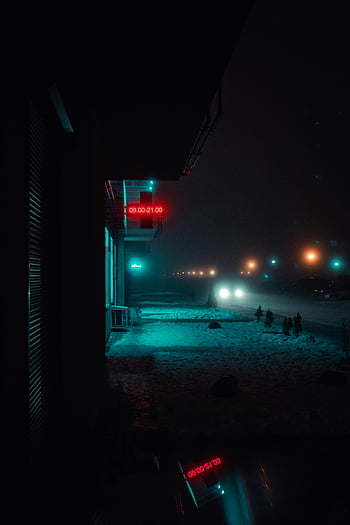 chladná noc, zimní městské fotografování, zasněžené ulici, neonové nápisy, dramatický noční pohled, noční pouliční scény, zimní panoráma města, městské zimní, zasněžená městská scéna, noční fotografie, zimní světla