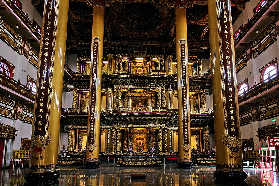 Beigang, Wude Temple, tradiční architektura, Zlaté sloupy, čínský chrám, Náboženské místo, ozdobené dekorace, kulturní dědictví, vnitřní pohled, náboženské sochy, Duchovní místo