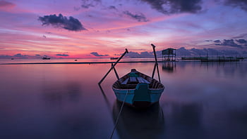 Ruderboot, Gewässer, Gelassener Boot, Ruhige Ozeanwasser, lebendiger Sonnenuntergang, bunter Himmel, Sonnenuntergang Reflexion, Ozean Sonnenuntergang, friedliches Wasser, Boot Reflexion, Sonnenuntergangszene