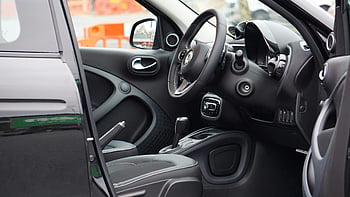 deschis uși, mașină neagră, interiorul elegant al mașinii, volan, tablou de bord, ușă deschisă, Design interior auto, mașină modernă, interiorul vehiculului, Caracteristici auto, tabloul de bord