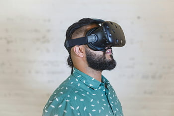 uomo, Goggles VR neri, cuffia per realtà virtuale, esperienza immersiva, interno, maschio adulto, Tecnologia VR, gioco, divertimento, tecnologia, cuffia